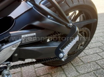 Footpeg-lowering-Yamaha-FZ8-2011-left