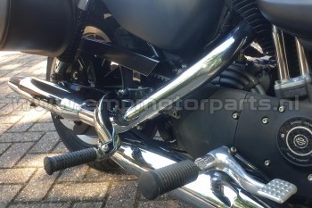 Harley-883-Sportster-R-footpeg-lowering