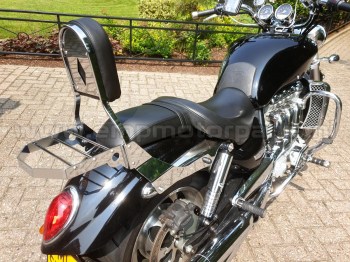 Triumph-Rocket-III-met-Luxe-sissybar-en-double-notch-bagagedrager-(1)